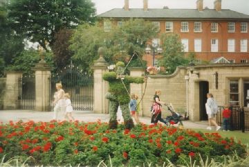 Robin Hood topiary at Nottingham Castle